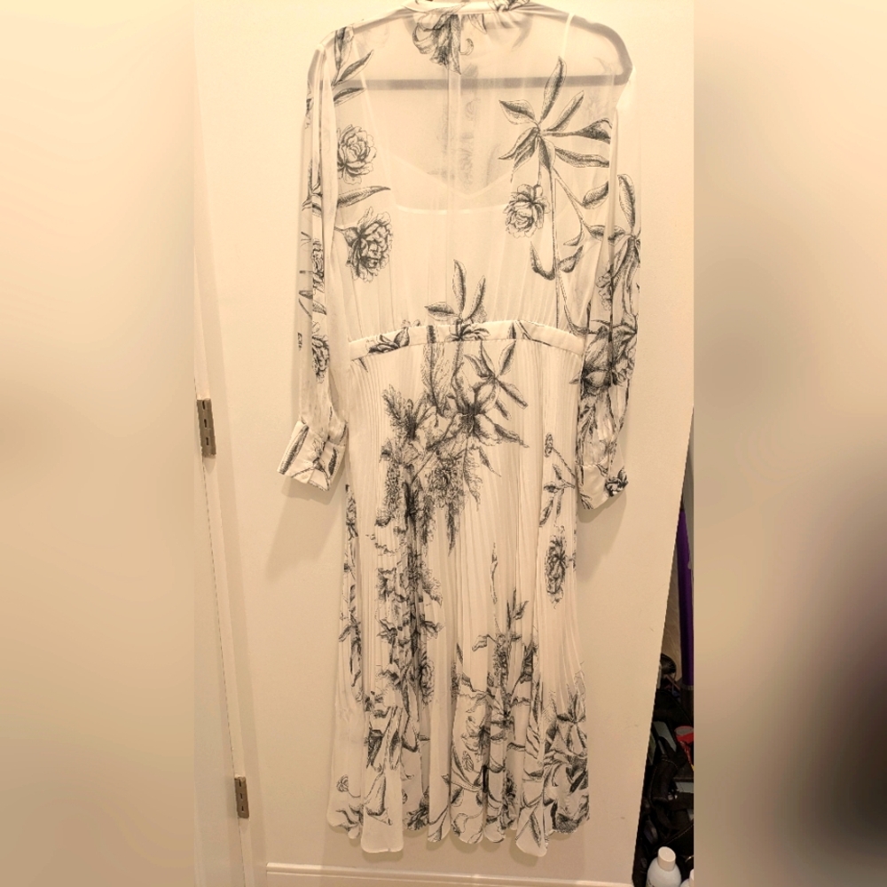 Club Monaco White And  Black Floral Dress. Pleated Details & Lined NWOT, Size 10 - Picture 10 of 10